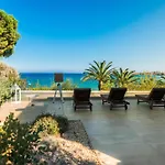 Calypso & Villa Amoudi